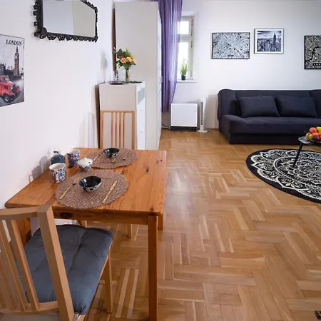 Cozy Rachel-near Rynek Netflix 아파트